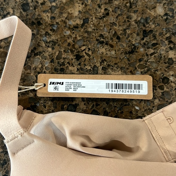 Skims nude Tshirt bra 40D - Picture 2 of 4